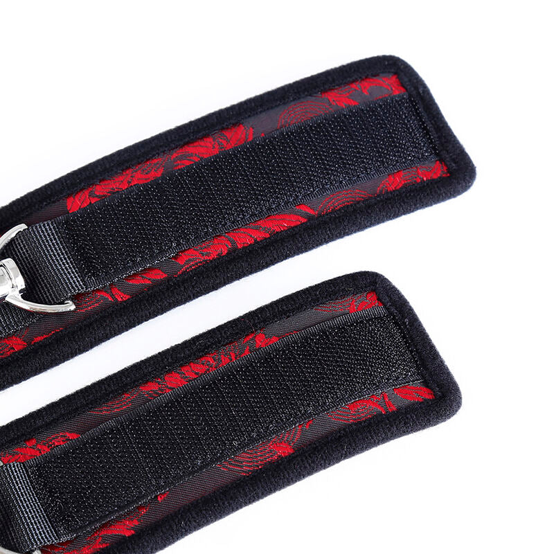 Skandalöse Handfesseln