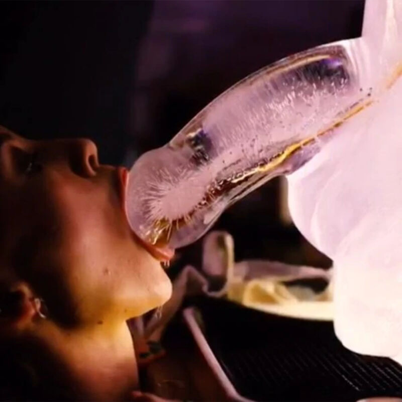 Riesige Penis-Eisrodelform