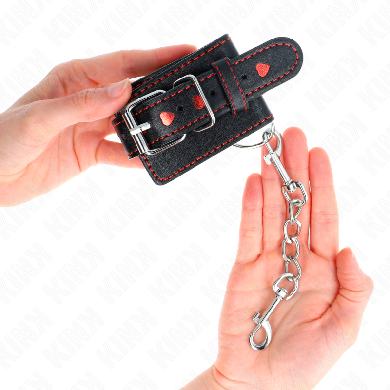 KINK – SCHWARZE HANDGELENKAUFLAGE MIT VERSTELLBARER ROTER HERZEINLAGE 21–28 CM X 5,5 CM