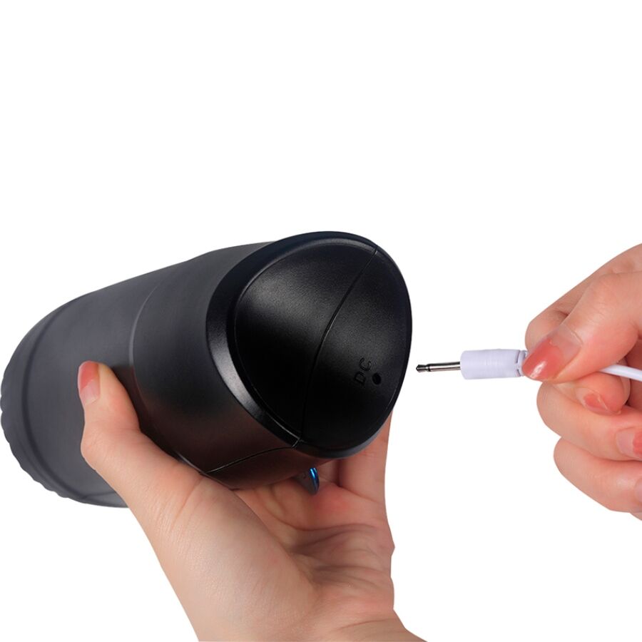 SHEQU - RENEE KOMPRESSIBLES VAGINA-MASTURBATOR MIT VIBRATION IM KOFFER