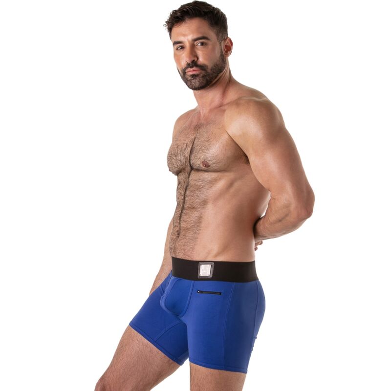 Boxer ouvert Locker Gear bleu porté de profil, coupe longue près du corps