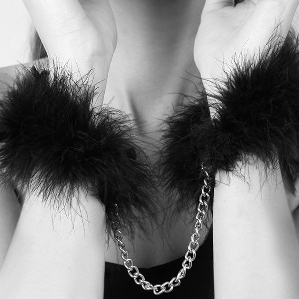 Menottes BDSM Plumes Za Za Zu Réglables Souples - Bijoux Indiscrets